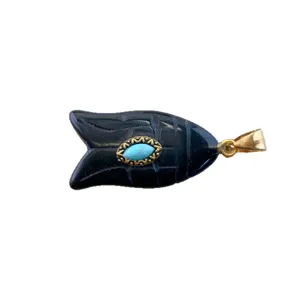 Pendentif poisson en obsidienne naturelle et turquoise, accessoire de collier DIY exquis.