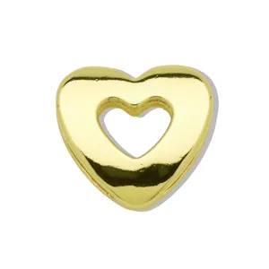 Colgante de corazón hinchado de metal bañado en oro vista detallada superficie lisa pulsera