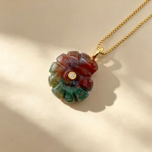 Collier Pendentif coquillage en pierre naturelle chaine plaquee or elegant beau bijou