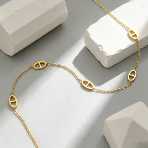 Gold titanium steel pig nose link chain necklace, minimalist geometric prop jewelry detail.