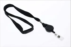 Colgador de cuello negro con carrete de credencial retráctil y clip transparente para tarjetas ID.