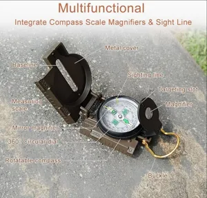 Boussole tactique multifonctionnelle avec cadran à 360 degrés, échelle de mesure et couvercle en métal.