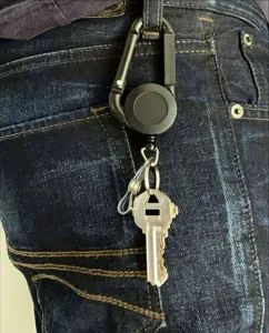 Uittrekbare sleutelhanger met karabijnhaak, duurzame badgehouder voor sleutels en ID-kaarten.