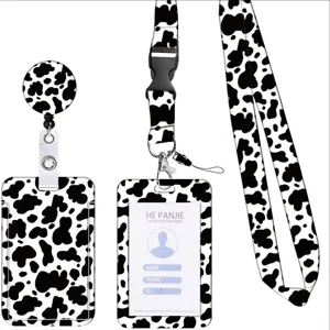 Set porta badge con stampa mucca bianco e nero con clip retrattile e cordino per collo.
