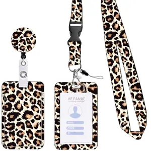 Luipaardprint lanyard ID kaarthouder set met intrekbare badgehouder voor op kantoor.