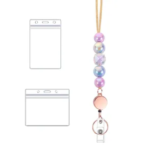 Set de cordón para credencial con cuentas, carrete retráctil y tarjeteros transparentes.