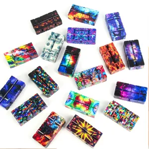 Πολύχρωμο infinity cube fidget toy παιχνίδι ανακούφισης άγχους με διάφορα σχέδια.