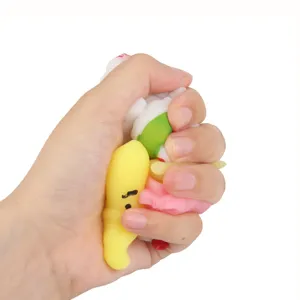 Vista dettagliata del giocattolo squishy antistress carino, materiale morbido e flessibile.