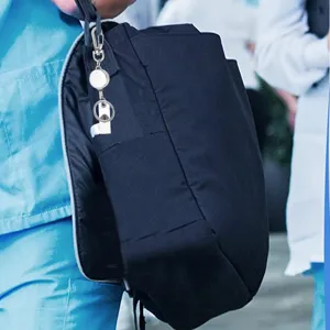 Llavero retráctil de metal con mosquetón para tarjeta identificativa y llaves de mochila