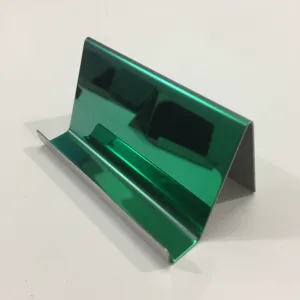Porta biglietti da visita in acciaio inossidabile verde specchio, dettaglio del supporto.