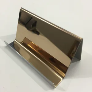 Portabiglietti da visita in acciaio inossidabile dettaglio, finitura oro rosa specchio.
