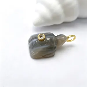 Pendentif tortue en pierre naturelle cristal agate sculpté collier accessoire détail