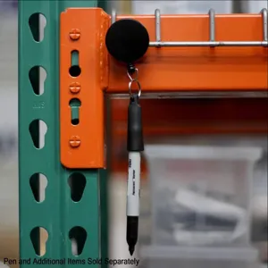 Carrete retráctil resistente para credenciales con llavero y clip para uso diario.