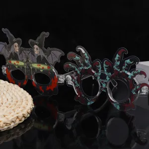 Vista detallada de gafas de fiesta de Halloween con diseños de brujas y garras.