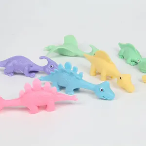 Vue détaillée de jouets dinosaures élastiques colorés pour la décompression et les cadeaux amusants.