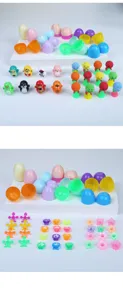 Kleurrijke plastic verrassingseiercapsule speelgoedset met schattige tekenfilmpoppen voor kinderen.