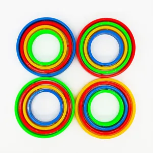 Creativo giocattolo con anelli puzzle in plastica concentrici multistrato, fidget colorato.