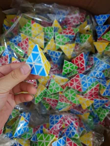 5cm Pyramide 3-Schicht Zauberwürfel Fidget Spielzeug Puzzle Dekompression Großhandel