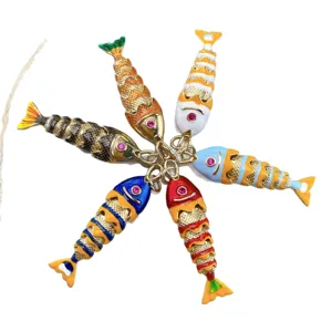 Kleurrijke geëmailleerde beweegbare vis bedels DIY koperen ketting sieraden accessoires.