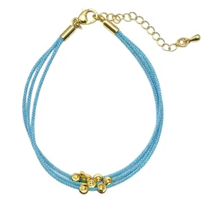Bracciale multilivello in corda blu fatto a mano con perline dorate vista principale.