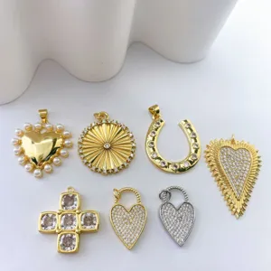 Fashion DIY metal crystal and pearl pendant charms for necklace jewelry making accessories.