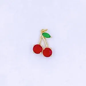 Primo piano dettagliato di un simpatico ciondolo ciliegia 3D con pietre rosse per collane.