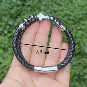 Geflochtenes Lederarmband mit Kreuz und Edelstahl Magnetverschluss Detail Ansicht