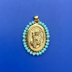 Pendentif religieux plaqué or avec perles bleues pour collier de mode pour femmes.