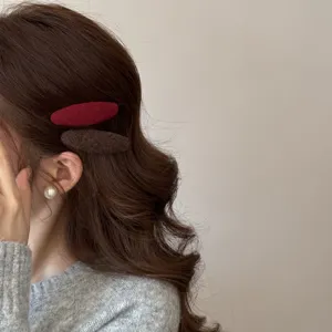 Pinces à Cheveux en Peluche Automne Hiver Barrette BB Ovale pour Femmes Pince Latérale Accessoires de Cheveux Doux Élégants