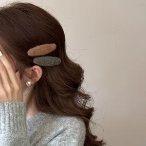Pinces à cheveux ovales duveteuses confortables pour femmes, accessoire élégant automne hiver