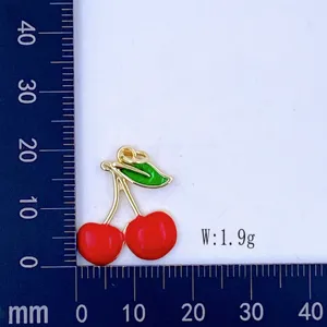 Delizioso ciondolo ciliegia in rame smalto rosso 3D per collana accessorio fai da te.