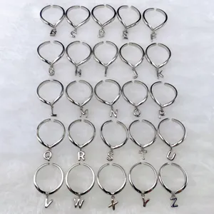 Silberne Buchstaben verstellbare offene Ringe Set, minimalistischer Modeschmuck für Damen.