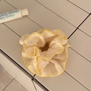 Chouchou de cheveux en tissu à imprimé floral de marguerite jaune pour femmes queue de cheval.