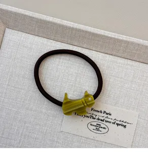 Lindo coletero de acetato con forma de perro de dibujos animados y estrás para coleta.