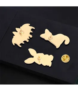 Leuke goudkleurige dieren broche pin achterkant detail weergave voor kleding en tas