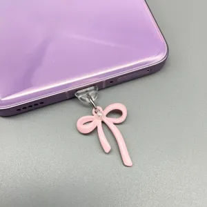 Süßer rosa Schleifen Handy Staubschutz Stecker kompatibel mit Typ C und Apple Anschlüssen.