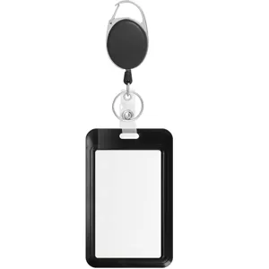 Gros plan sur l'enrouleur porte-badge avec étui noir et clip en métal résistant.