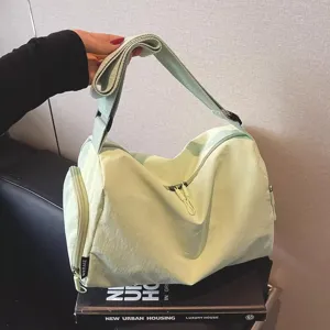 Lightweight green travel duffle bag detail, casual sports fitness gym shoulder bag zipper.