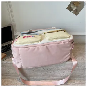 Gedetailleerd overzicht grote reistas multi-pocket roze voor reizen en dagelijks gebruik