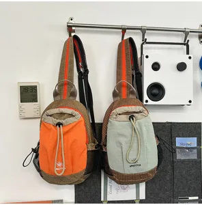 Sac à dos de poitrine d'extérieur, sac de voyage léger colorblock pour hommes et femmes.