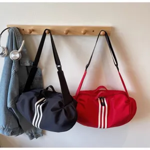 Casual sports duffel bag for women, large capacity travel fitness yoga shoulder bag.