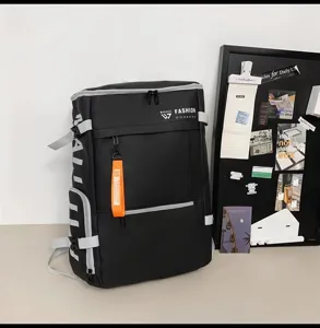Grande capacità nero zaino sport all'aperto viaggio zainetto casual con elegante stampa di lettere.