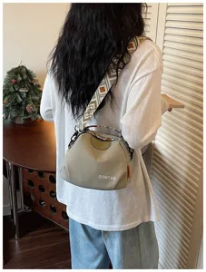 Modische Damen Muschel Umhängetasche mit breitem Gurt Freizeit Schultertasche hellgrün