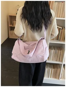 Sac de voyage en toile pour salle de sport avec bandoulière réglable, vue de détail.