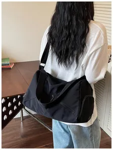 Sac de voyage sport fitness femme noir entrainement yoga rangement bagage detail