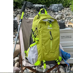 Leichter 30L Outdoor Wanderrucksack fuer Reisen, Camping und Sport mit ergonomischem Design.