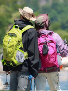 Outdoor Wanderrucksack Detailansicht, großer lässiger Reiserucksack für Damen und Herren.