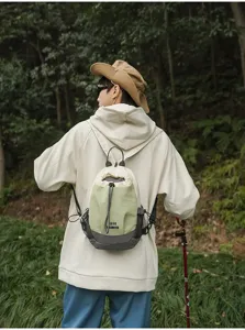 Leichter Outdoor Freizeitrucksack und Brusttasche fuer Wandern und taegliche Reiseaktivitaeten.