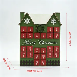 Detalle de la casa de calendario de adviento de Navidad de madera con 24 cajones.