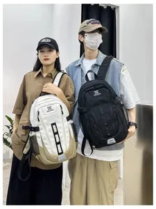 Neutraler taktischer Fashion-Rucksack Detailansicht, ideal für Wandern, Campus und Reisen.